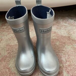 Hatley girls size 22 us 6 silver rubber rain boots
